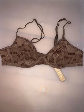 SKIMS Logo unlined mesh bra in Jasper 36A